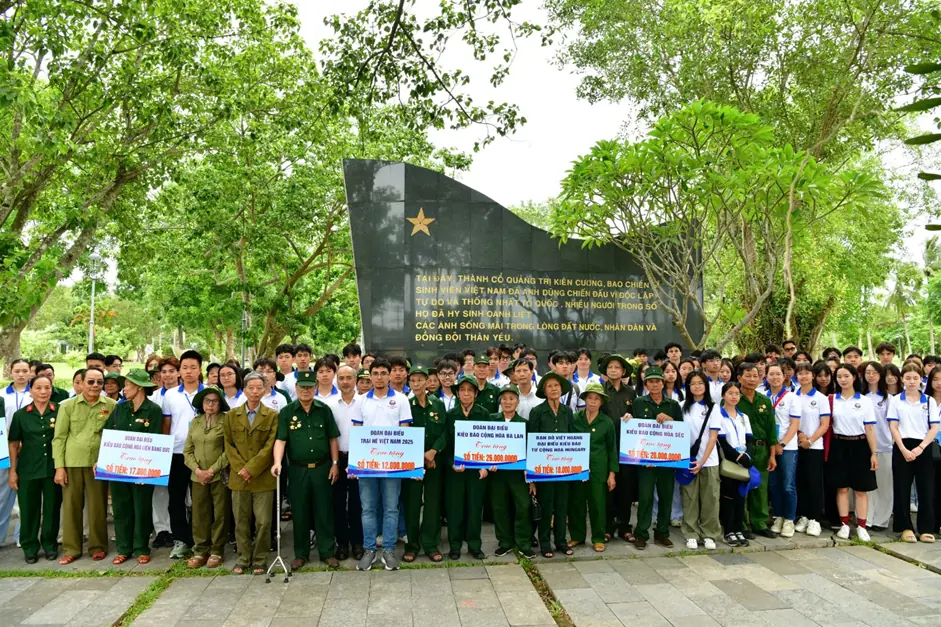 Đoàn thanh niên kiều bào